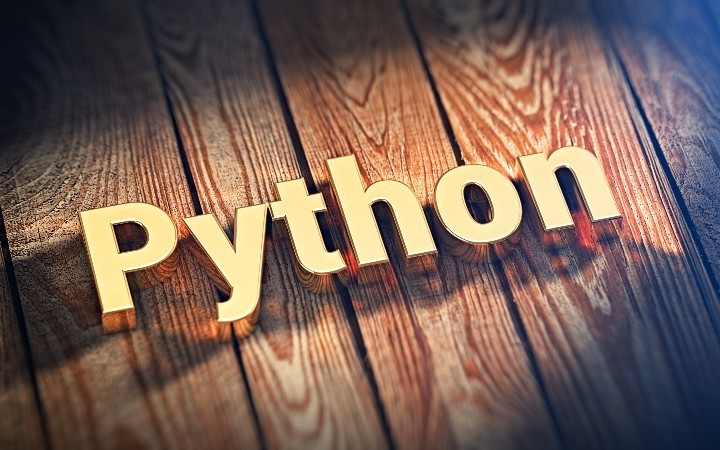 【ITエンジニアを目指す学生向け】Pythonとは？